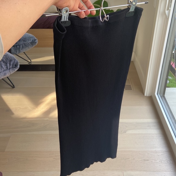 Ribbed black matching crop & long skirt outfit - Picture 6 of 8